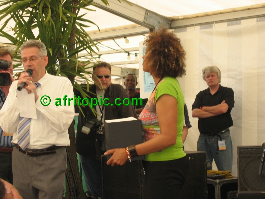 ../Images/AfricaFestival-27-28May05 036.jpg